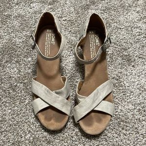 Women TOMS wedges